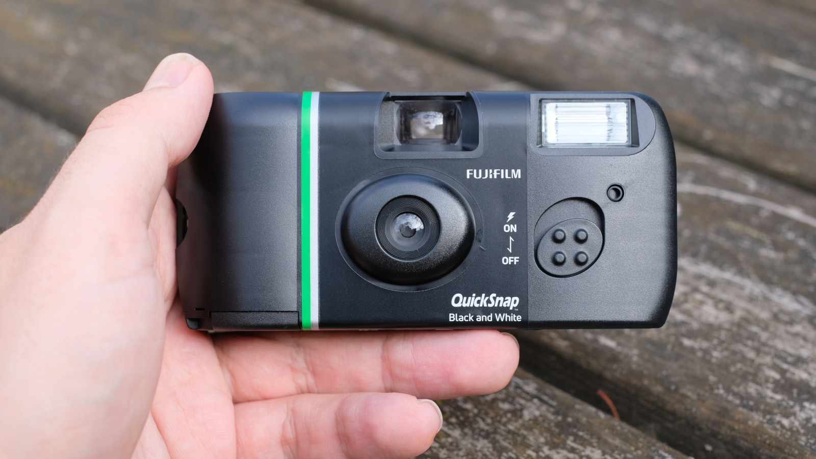 Обзор Fujifilm QuickSnap Black and White - тонкий корпус и стильные монохромные снимки картинка Fujifilm QuickSnap Black and White: обзор камеры | DGL.RU