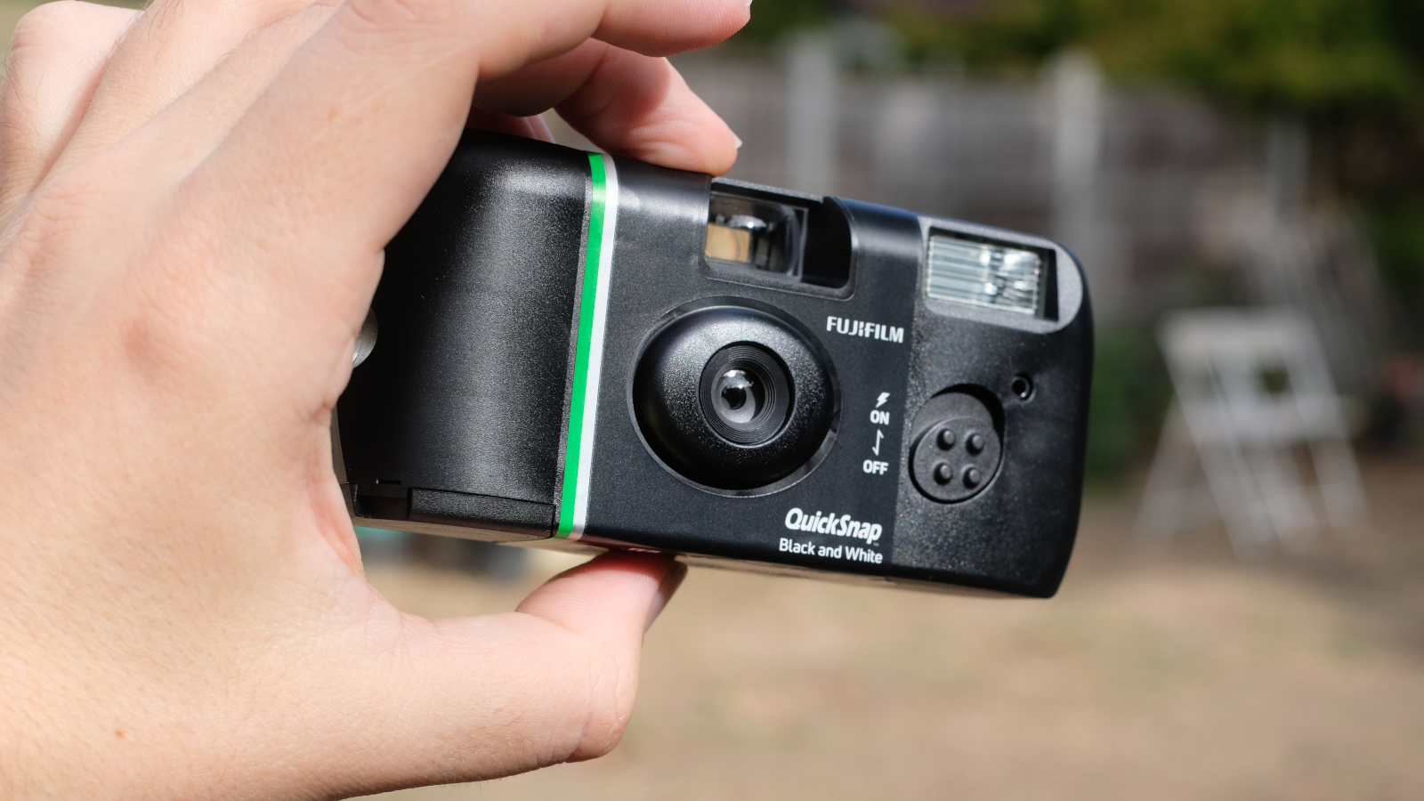 Обзор Fujifilm QuickSnap Black and White - тонкий корпус и стильные монохромные снимки картинка Fujifilm QuickSnap Black and White: обзор камеры | DGL.RU