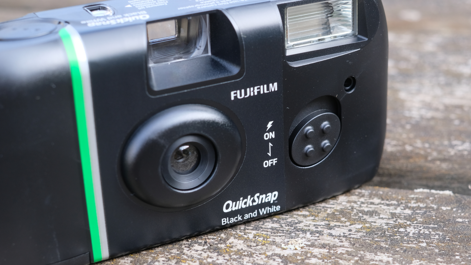 Обзор Fujifilm QuickSnap Black and White - тонкий корпус и стильные монохромные снимки картинка Fujifilm QuickSnap Black and White: обзор камеры | DGL.RU