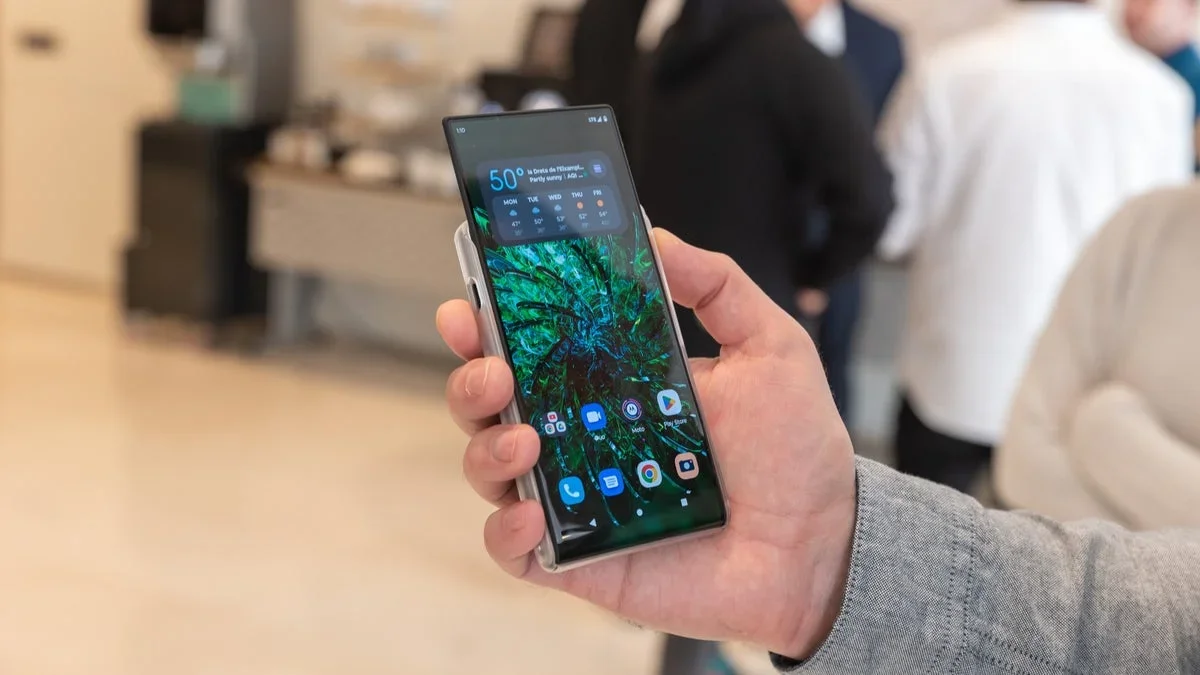Забудьте о складных телефонах: фанаты Samsung уже сходят с ума по Galaxy Z Slide