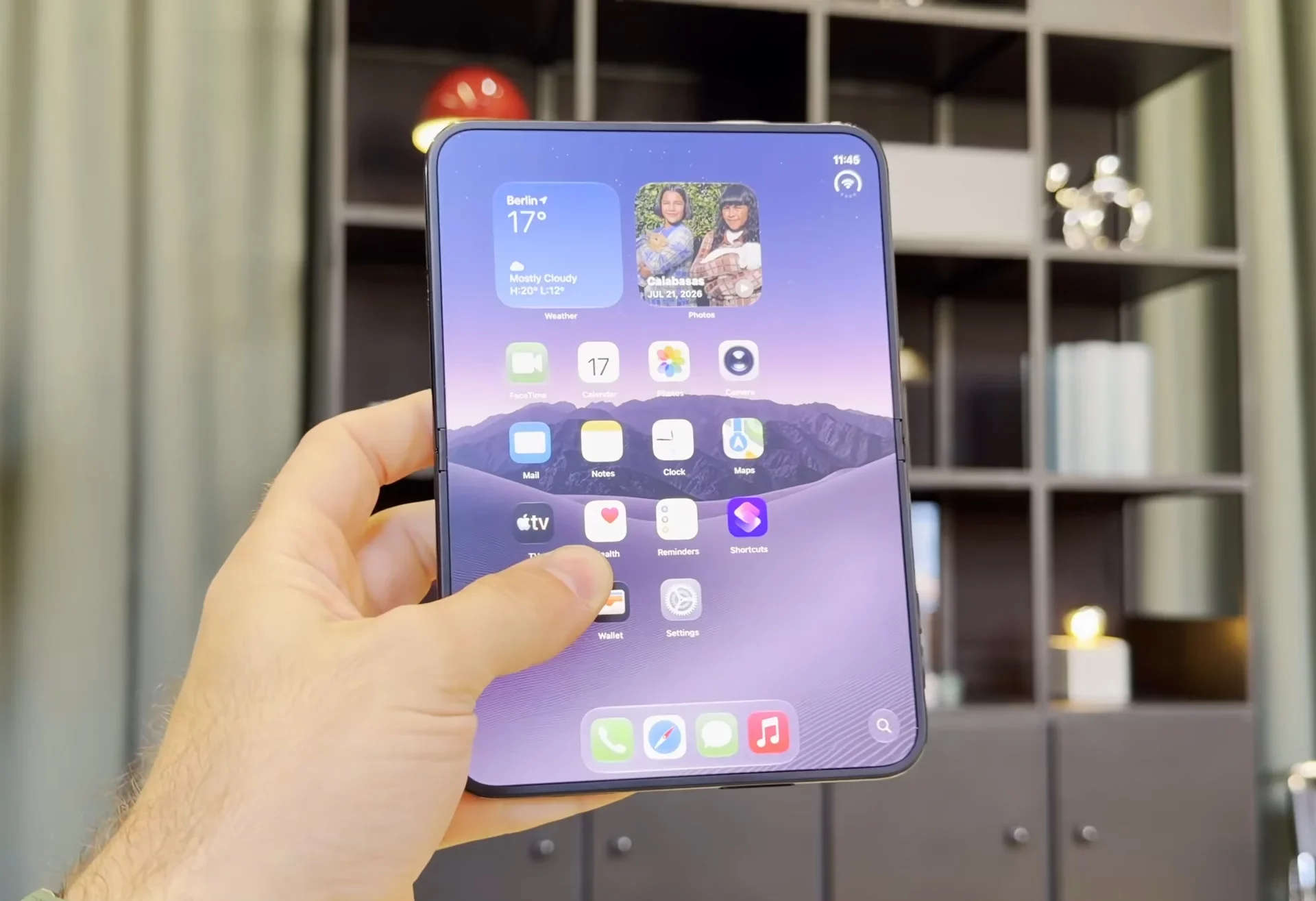 Главный компромисс iPhone Duo: почему внутренний экран уступает внешнему картинка Дисплеи Apple iPhone Duo: нанотекстура матрицы | DGL.RU
