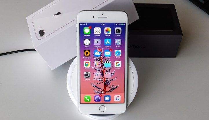 Смартфоны Apple iPhone X, 8 и 8 Plus 2017 года: стеклянная «восьмерка» и нейросети Apple картинка Смартфоны Apple iPhone X, 8 и 8 Plus 2017 года: стеклянная «восьмерка» и нейросети Apple фото