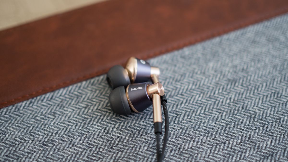 Лучшие игровые наушники 2026 года: захватывающий звук от Sony и SteelSeries картинка Игровые наушники 2026 года: обзор и тест | DGL.RU