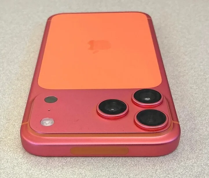 Первые пользователи сообщают о выцветании краски iPhone 18 Pro картинка Проблемы с выцветанием краски iPhone 18 Pro Burgundy, о которых сообщают некоторые первые пользователи