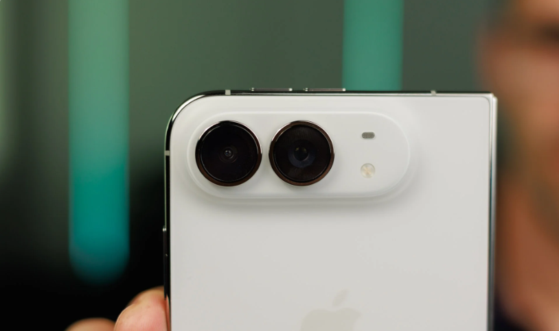 Apple нарушает молчание по поводу проблемы с трещинами на экране iPhone Duo картинка Apple нарушает молчание по поводу проблемы с трещинами на экране iPhone Duo