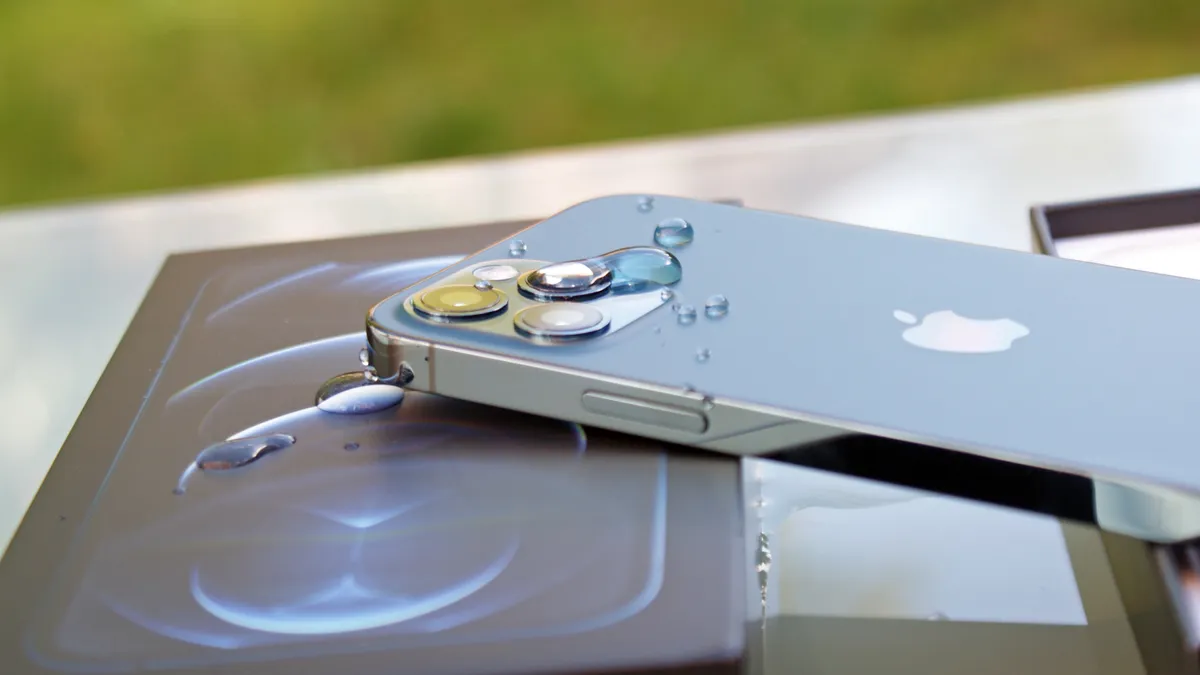 Смартфоны Apple iPhone 12 и SE 2 2020 года: возвращение плоских граней, MagSafe и 5G картинка Смартфоны Apple iPhone 12 и SE 2 2020 года: возвращение плоских граней, MagSafe и 5G фото
