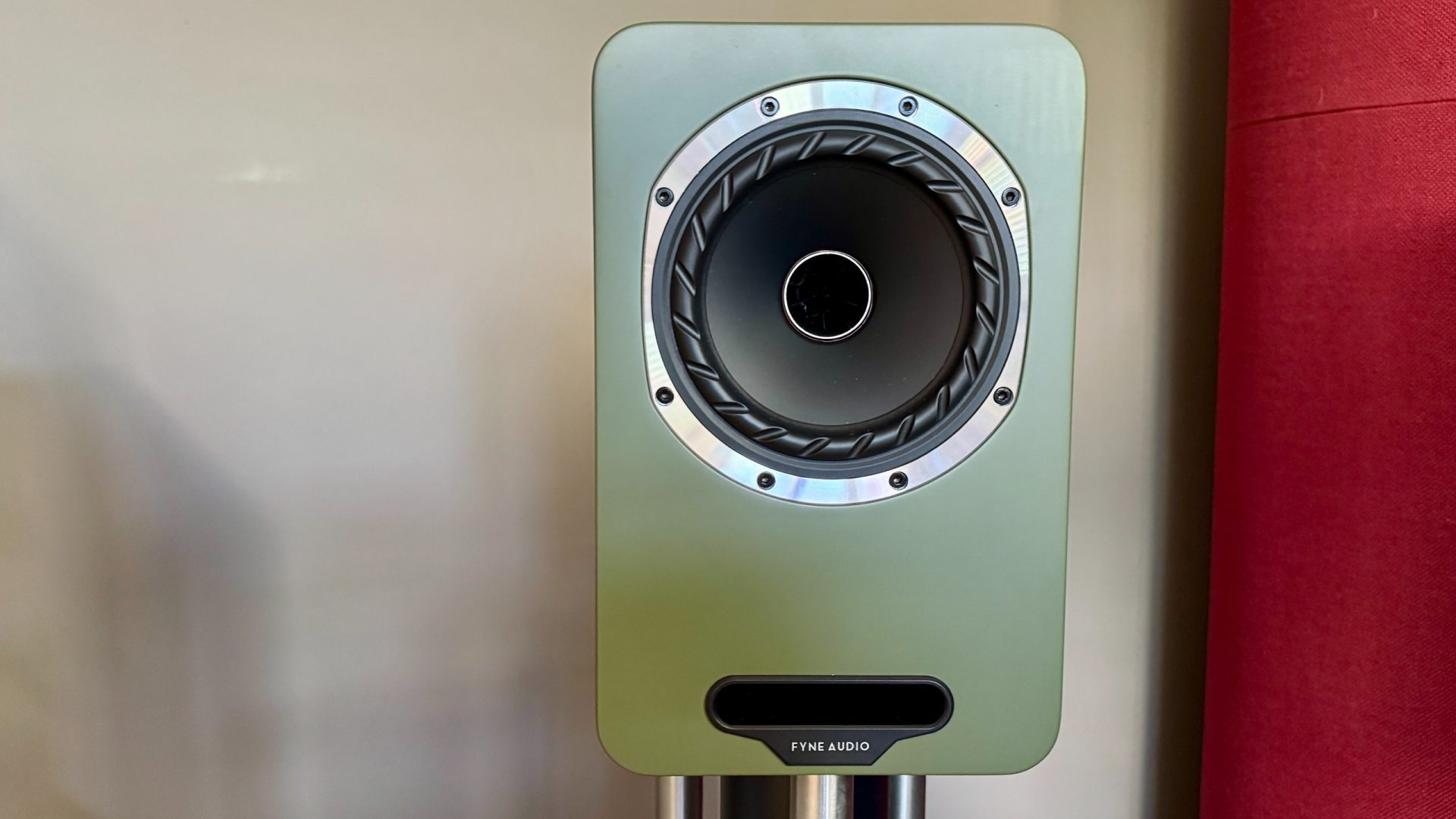 Обзор Fyne Audio Cubitt 5 - объемный звук против спорного управления картинка Колонки Fyne Audio Cubitt 5: обзор и тест звука | DGL.RU