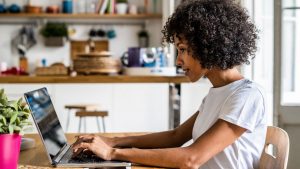 Лучшие бюджетные ноутбуки: модели для работы дома и обработки фото