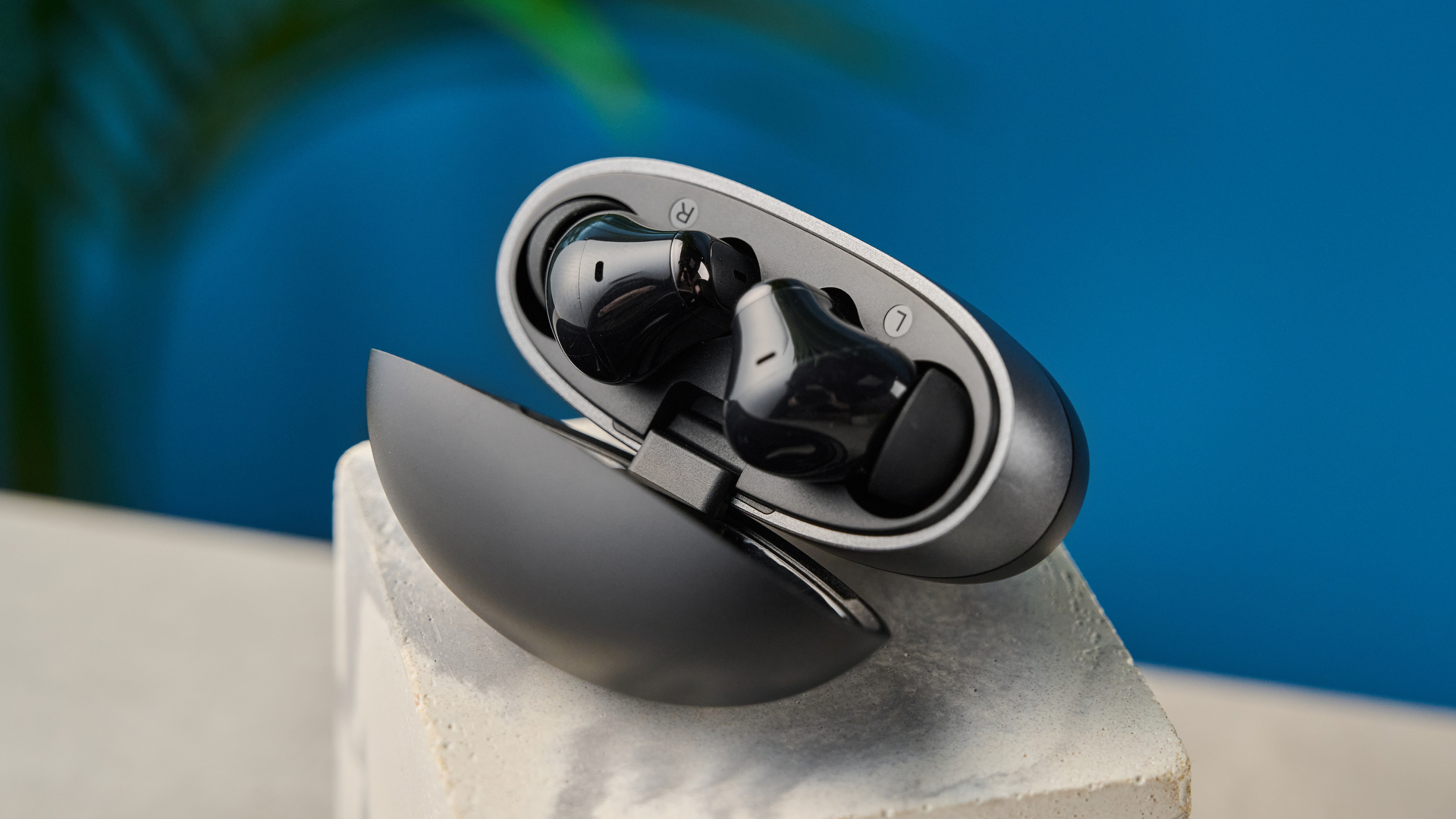 Обзор Tribit FlyBuds C3 - легкие, удобные и дают хороший звук картинка Наушники Tribit FlyBuds C3: плюсы и минусы | DGL.RU