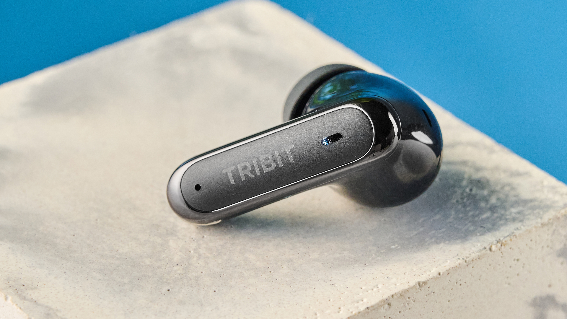 Обзор Tribit FlyBuds C3 - легкие, удобные и дают хороший звук картинка Наушники Tribit FlyBuds C3: плюсы и минусы | DGL.RU
