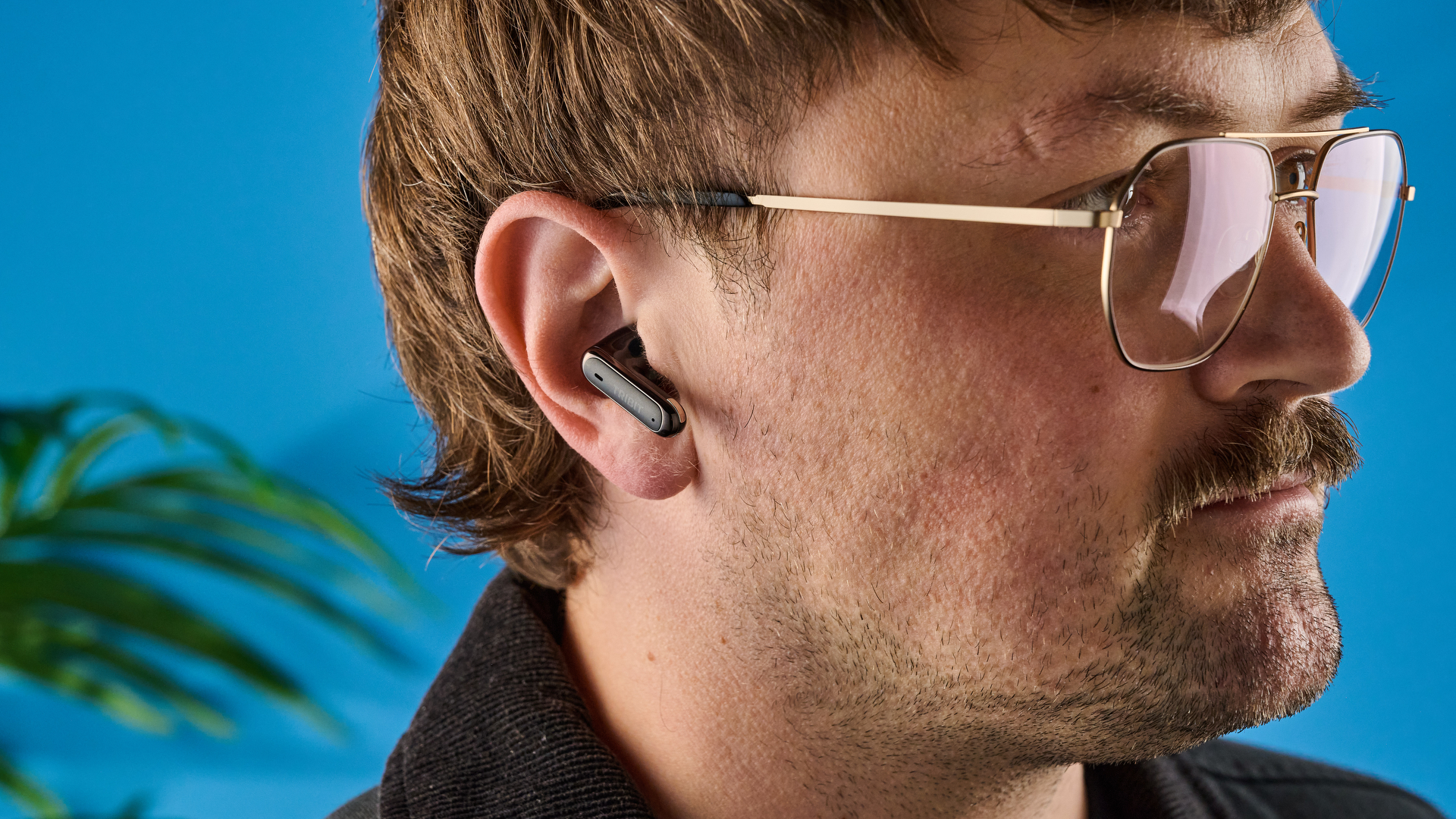 Обзор Tribit FlyBuds C3 - легкие, удобные и дают хороший звук картинка Наушники Tribit FlyBuds C3: плюсы и минусы | DGL.RU