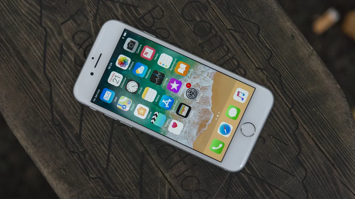 Смартфоны Apple iPhone X, 8 и 8 Plus 2017 года: стеклянная «восьмерка» и нейросети Apple картинка Смартфоны Apple iPhone X, 8 и 8 Plus 2017 года: стеклянная «восьмерка» и нейросети Apple фото