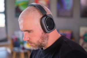 Nothing представила полноразмерные наушники Headphone (1) Pro с титановым оголовьем и драйверами xMEMS