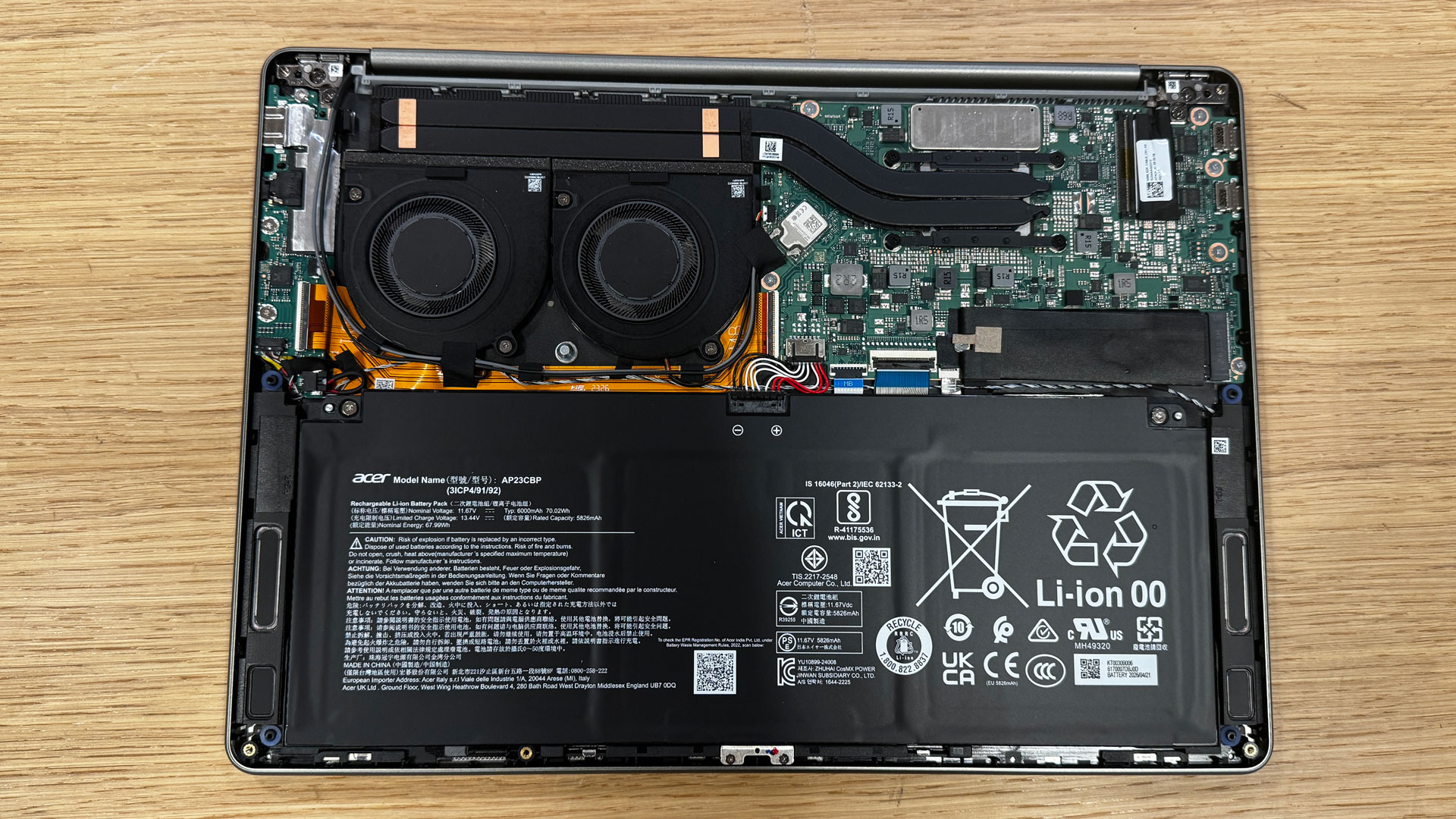 Обзор Acer Swift Air 14 - процессор Wildcat Lake и множество портов картинка Ноутбук Acer Swift Air 14: обзор портов и батареи | DGL.RU