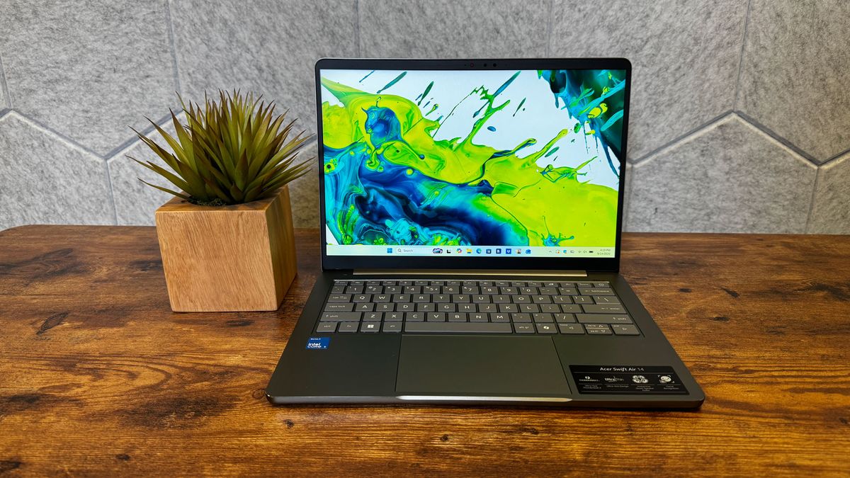 Обзор Acer Swift Air 14 - процессор Wildcat Lake и множество портов картинка Ноутбук Acer Swift Air 14: обзор портов и батареи | DGL.RU