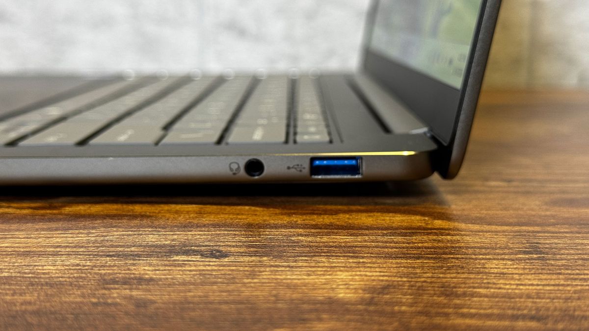 Обзор Acer Swift Air 14 - процессор Wildcat Lake и множество портов картинка Ноутбук Acer Swift Air 14: обзор портов и батареи | DGL.RU