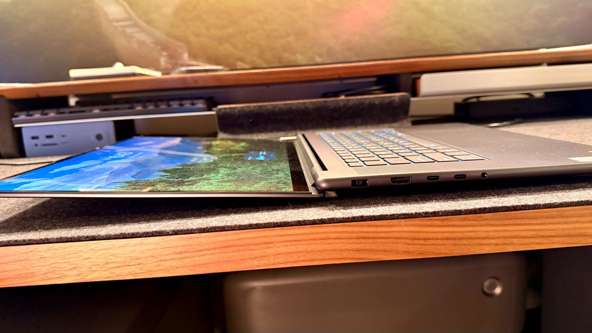 Обзор Lenovo Yoga Pro 9i Gen 11 Aura Edition - творческая студия в рюкзаке картинка Ноутбук Lenovo Yoga Pro 9i: OLED и мощь | DGL.RU