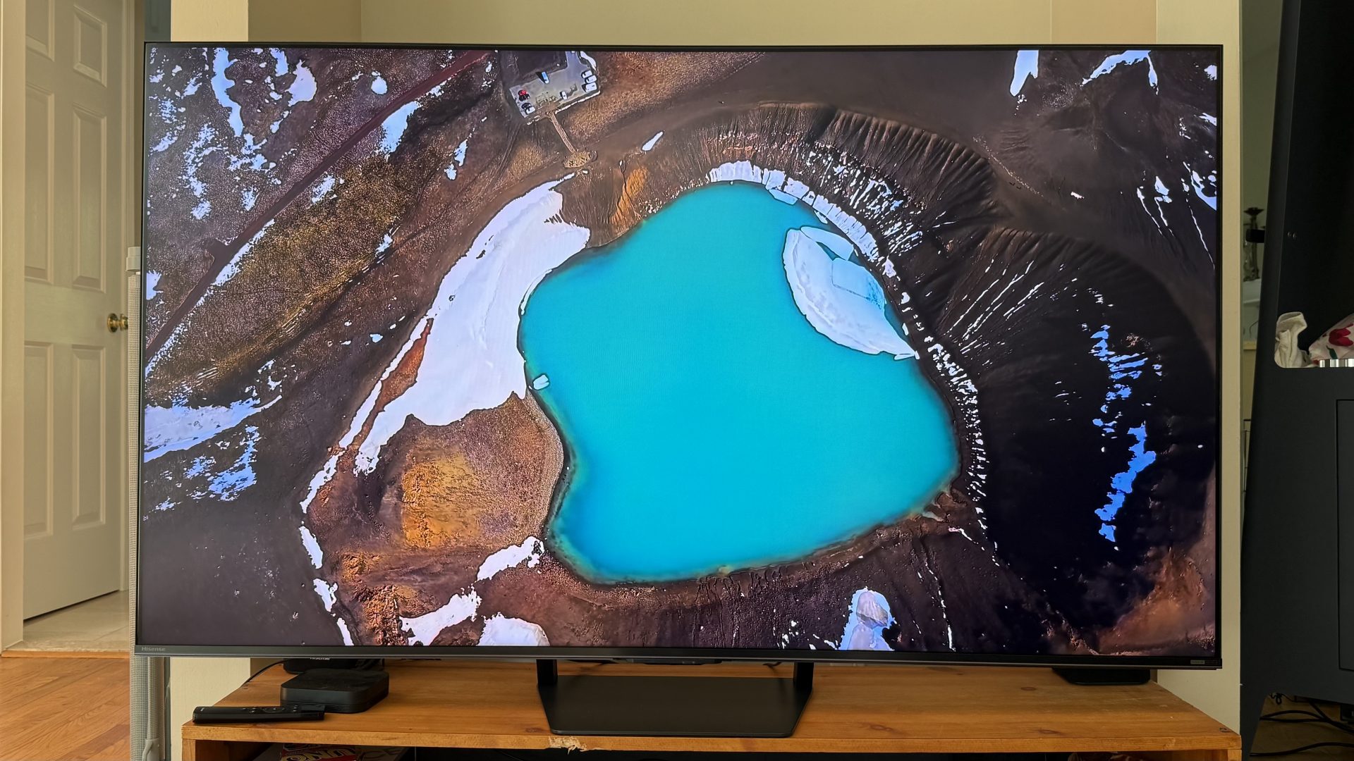 Обзор Hisense U7 - один из лучших мини-LED для фильмов и игр картинка Обзор телевизора Hisense U7: яркий Mini-LED | DGL.RU