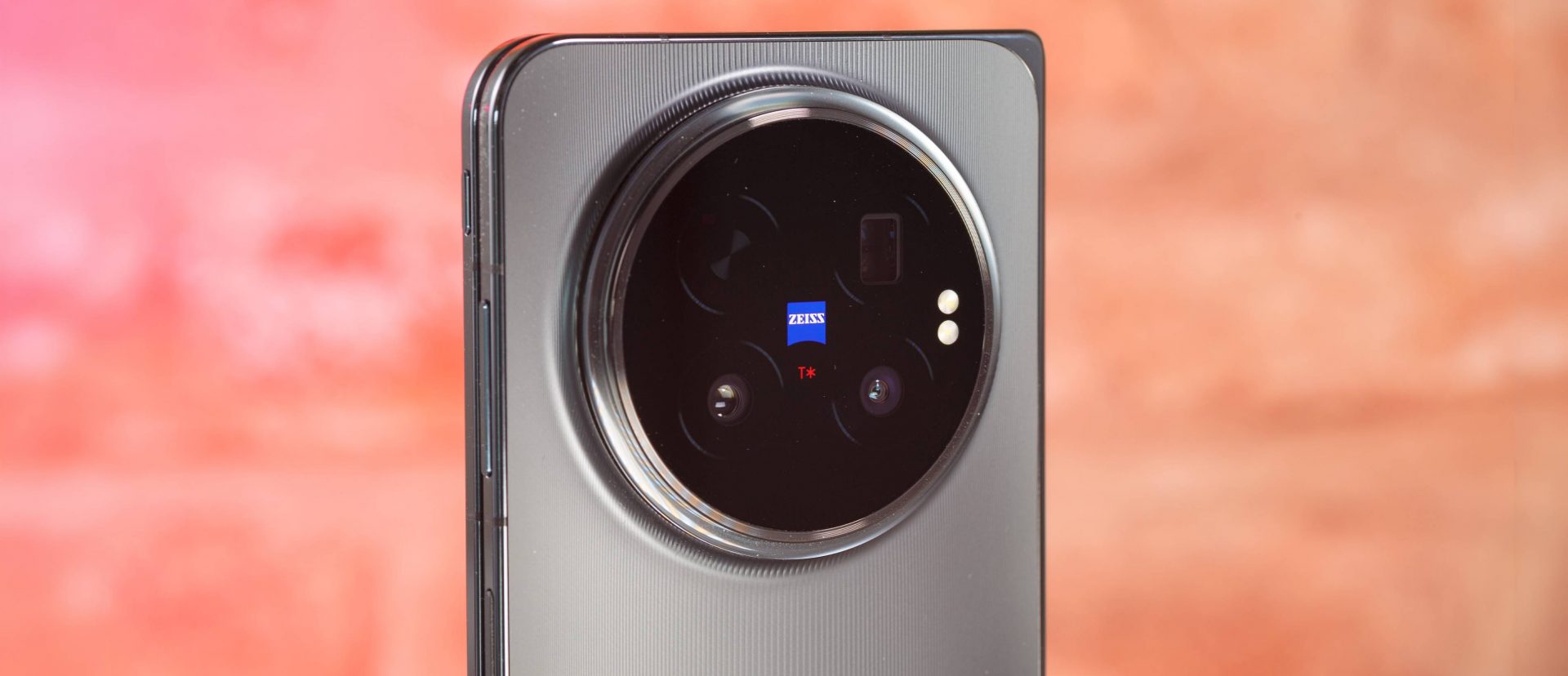 Обзор vivo X Fold6: флагманские камеры и рекордная батарея в складном корпусе