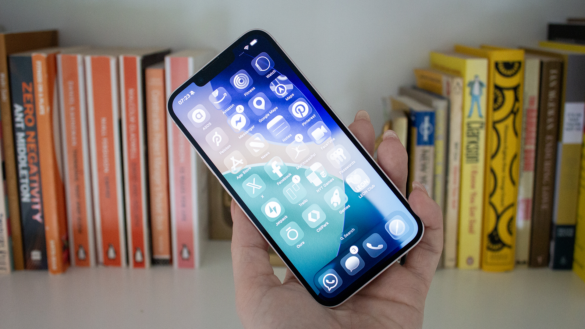 Опыт использования iPhone 17e: тесты и чип A19 | DGL.RU
