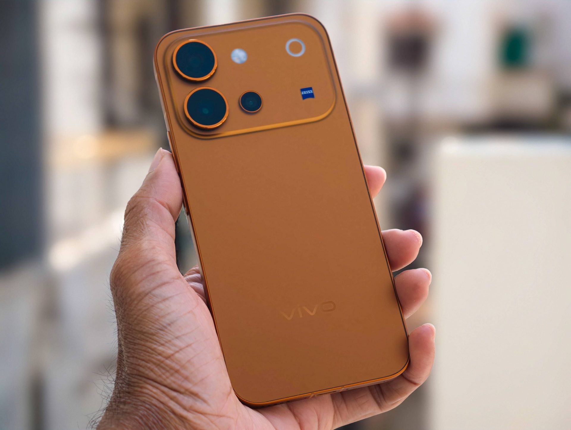 Обзор vivo V80: тесты экрана, батареи и камер | DGL.RU