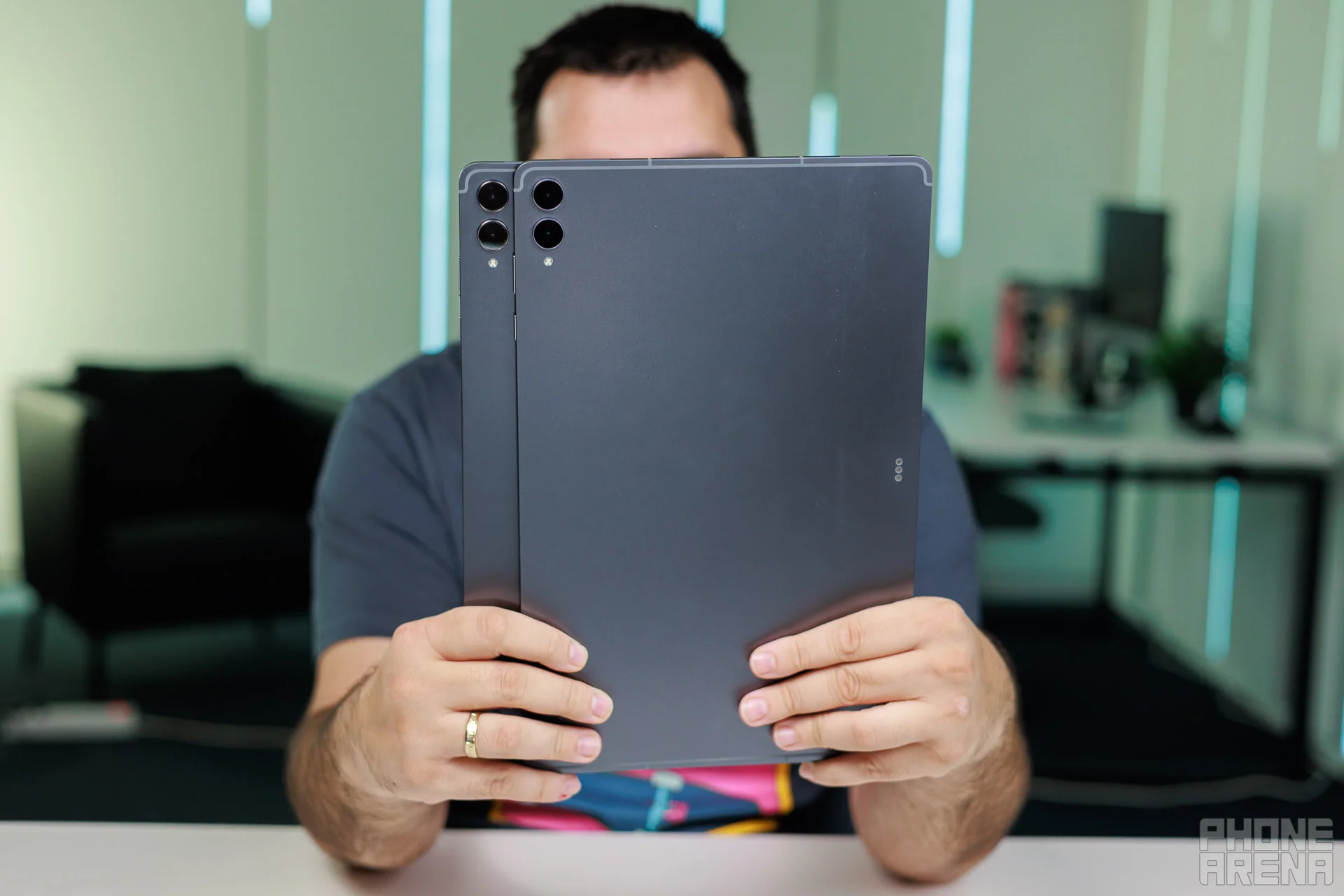 Samsung Galaxy Tab S12 Ultra против Galaxy Tab S11 Ultra: не ошибитесь картинка Планшеты Samsung Galaxy Tab S12 Ultra и S11 Ultra | DGL.RU