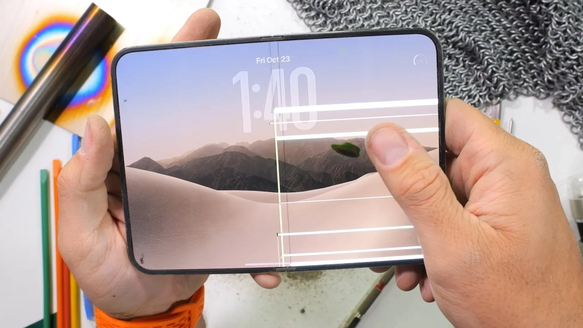 Проблемы с экраном и компромиссы iPhone Duo: почему перекупщики снижают цены на складной смартфон Apple картинка Проблемы с экраном iPhone Duo: причины поломок | DGL.RU