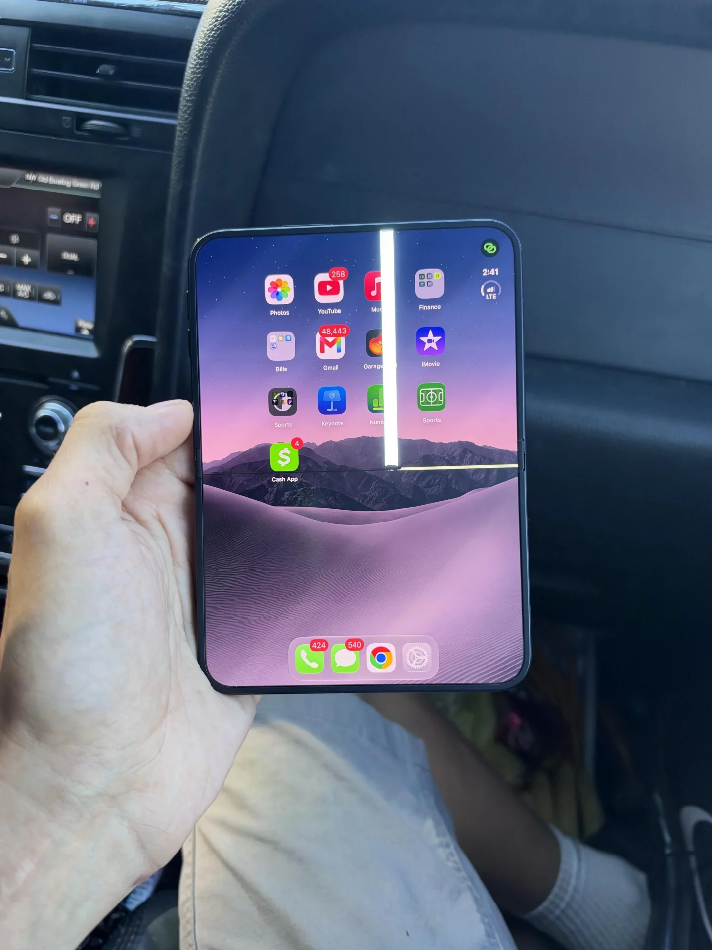 Проблемы с экраном и компромиссы iPhone Duo: почему перекупщики снижают цены на складной смартфон Apple картинка Проблемы с экраном iPhone Duo: причины поломок | DGL.RU