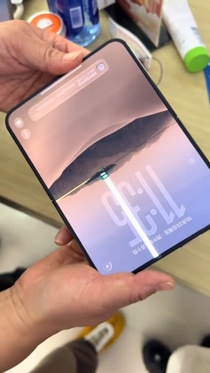 Проблемы с экраном и компромиссы iPhone Duo: почему перекупщики снижают цены на складной смартфон Apple картинка Проблемы с экраном iPhone Duo: причины поломок | DGL.RU