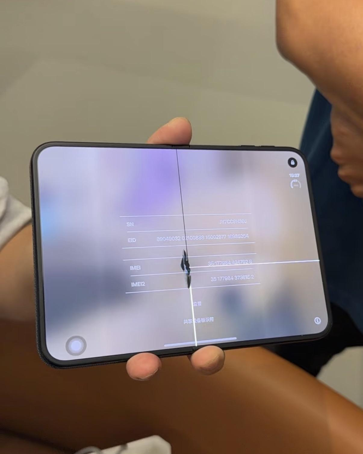 Проблемы с экраном и компромиссы iPhone Duo: почему перекупщики снижают цены на складной смартфон Apple картинка Проблемы с экраном iPhone Duo: причины поломок | DGL.RU