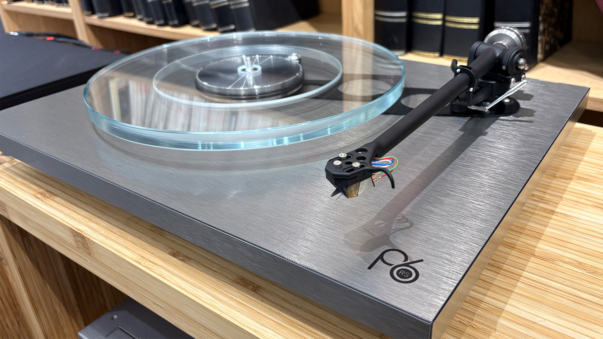 Обзор Rega Planar 6 RS Edition: я отчаянно ждала этот проигрыватель весь год картинка Проигрыватель Rega Planar 6 RS Edition: тест | DGL.RU