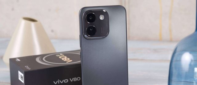 Распаковка смартфона vivo V80 Lite аккумулятор на 10 000 мАч и защита по стандарту IP69K (2) Смартфон vivo V80 Lite: батарея 10000 мАч | DGL.RU