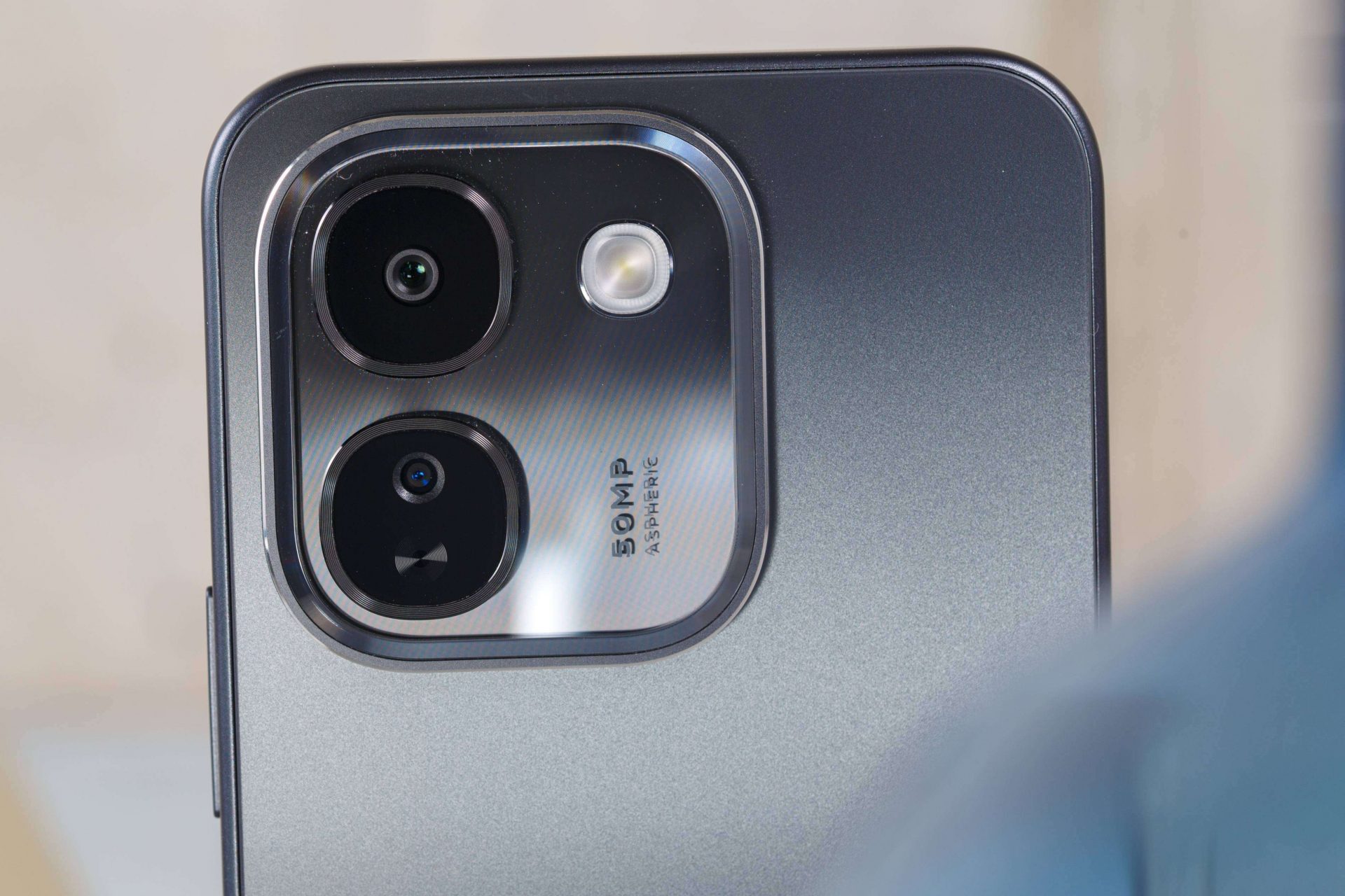 Распаковка смартфона vivo V80 Lite: аккумулятор на 10 000 мАч и защита по стандарту IP69K картинка Смартфон vivo V80 Lite: батарея 10000 мАч | DGL.RU