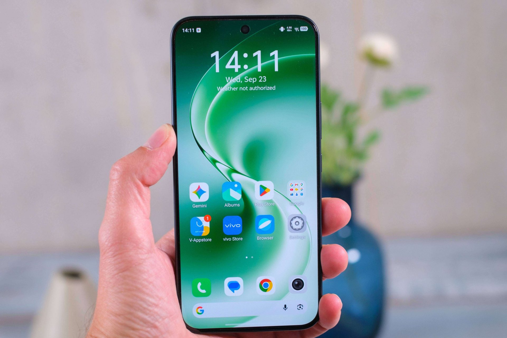 Распаковка смартфона vivo V80 Lite: аккумулятор на 10 000 мАч и защита по стандарту IP69K картинка Смартфон vivo V80 Lite: батарея 10000 мАч | DGL.RU