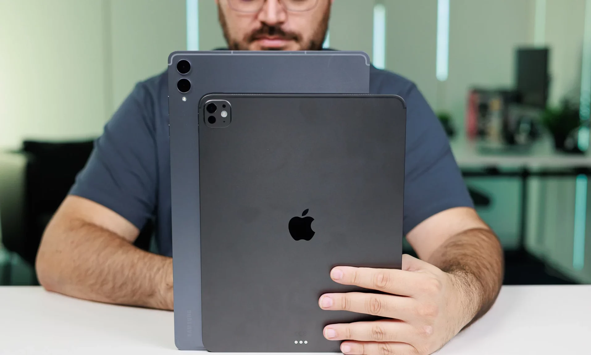 Samsung Galaxy Tab S12 Ultra против Apple iPad Pro M5 13 дюймов: что выбрать картинка Samsung Galaxy Tab S12 Ultra против iPad Pro M5 | DGL.RU