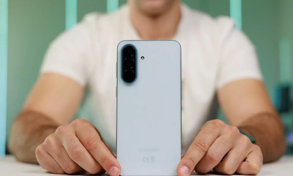 Samsung расширяет список устройств с обновлением One UI 9 на базе Android 17 картинка Samsung выпустила One UI 9 для Galaxy S24 | DGL.RU