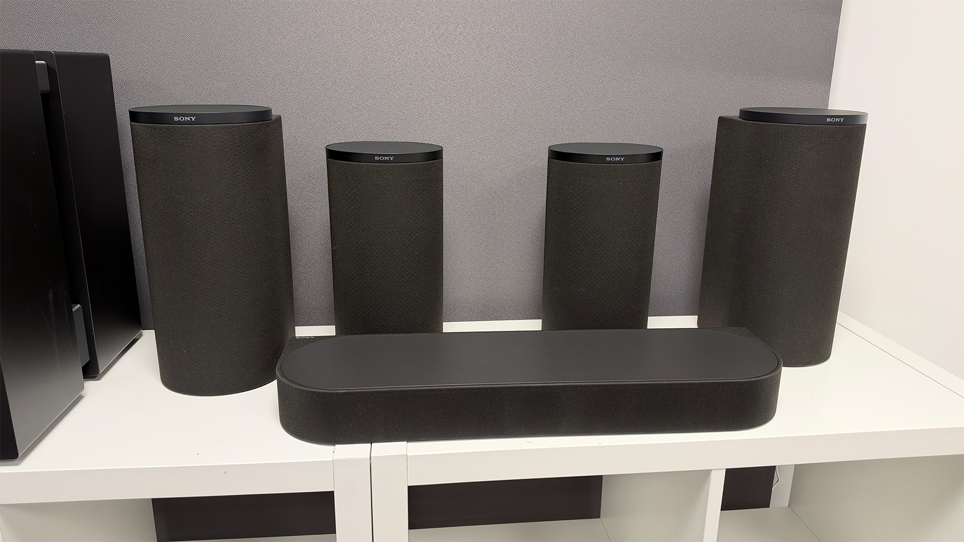 Обзор Sony Bravia Theatre Trio с тыловыми Rear 9 и сабвуфером Sub 9 картинка Система Dolby Atmos Sony Bravia Theatre Trio | DGL.RU