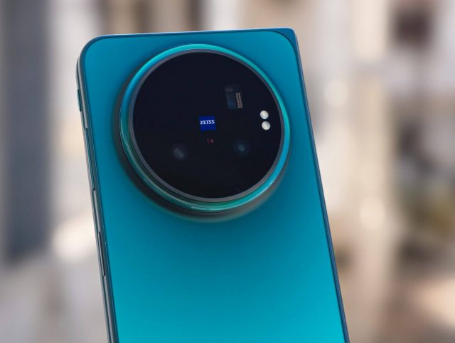 Складной смартфон vivo X Fold6 в цвете Nebula Teal комплектация, экраны и камеры (1) Смартфон vivo X Fold6: оптика Zeiss и экраны | DGL.RU