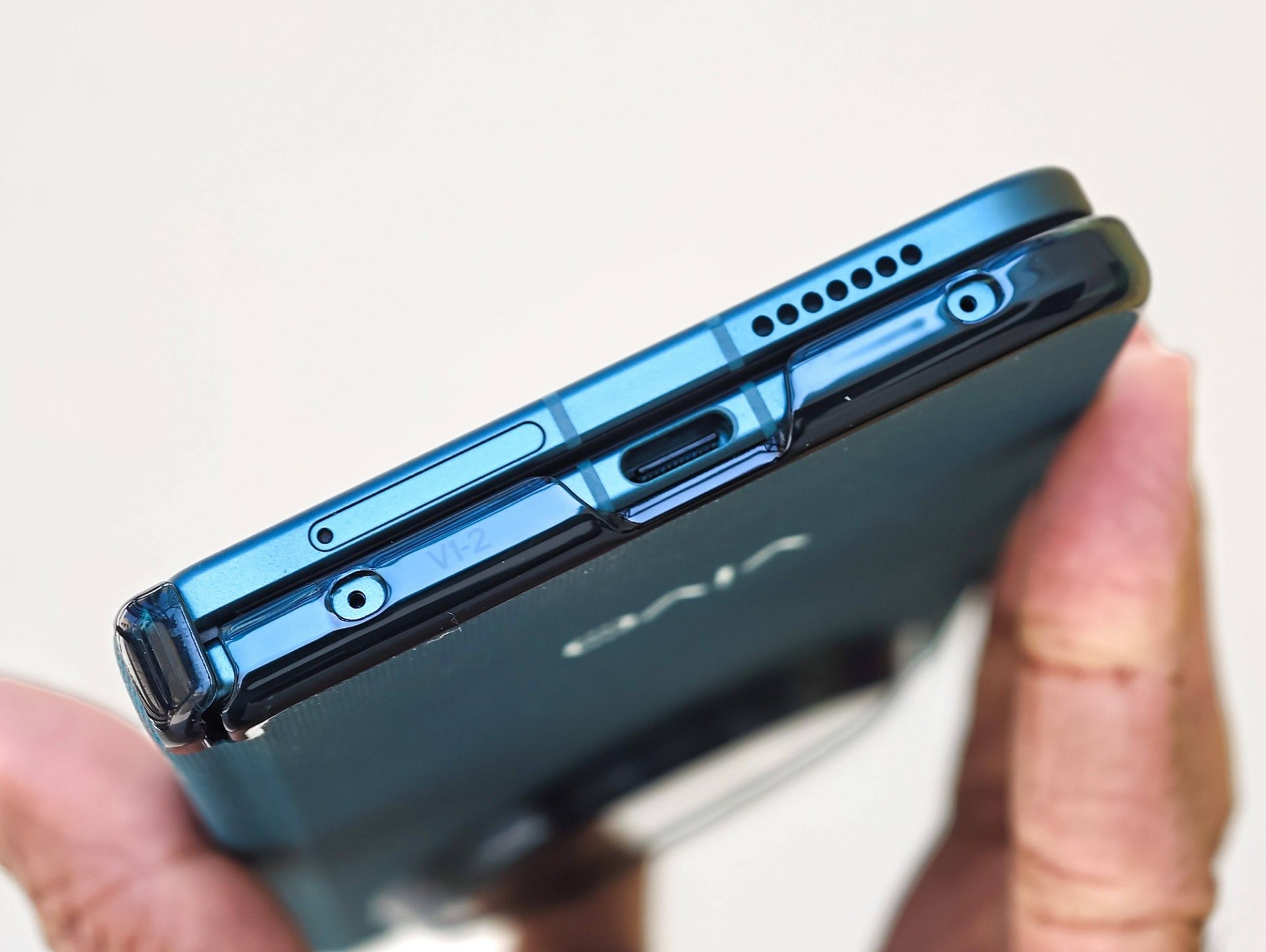 Складной смартфон vivo X Fold6 в цвете Nebula Teal: комплектация, экраны и камеры картинка Смартфон vivo X Fold6: оптика Zeiss и экраны | DGL.RU