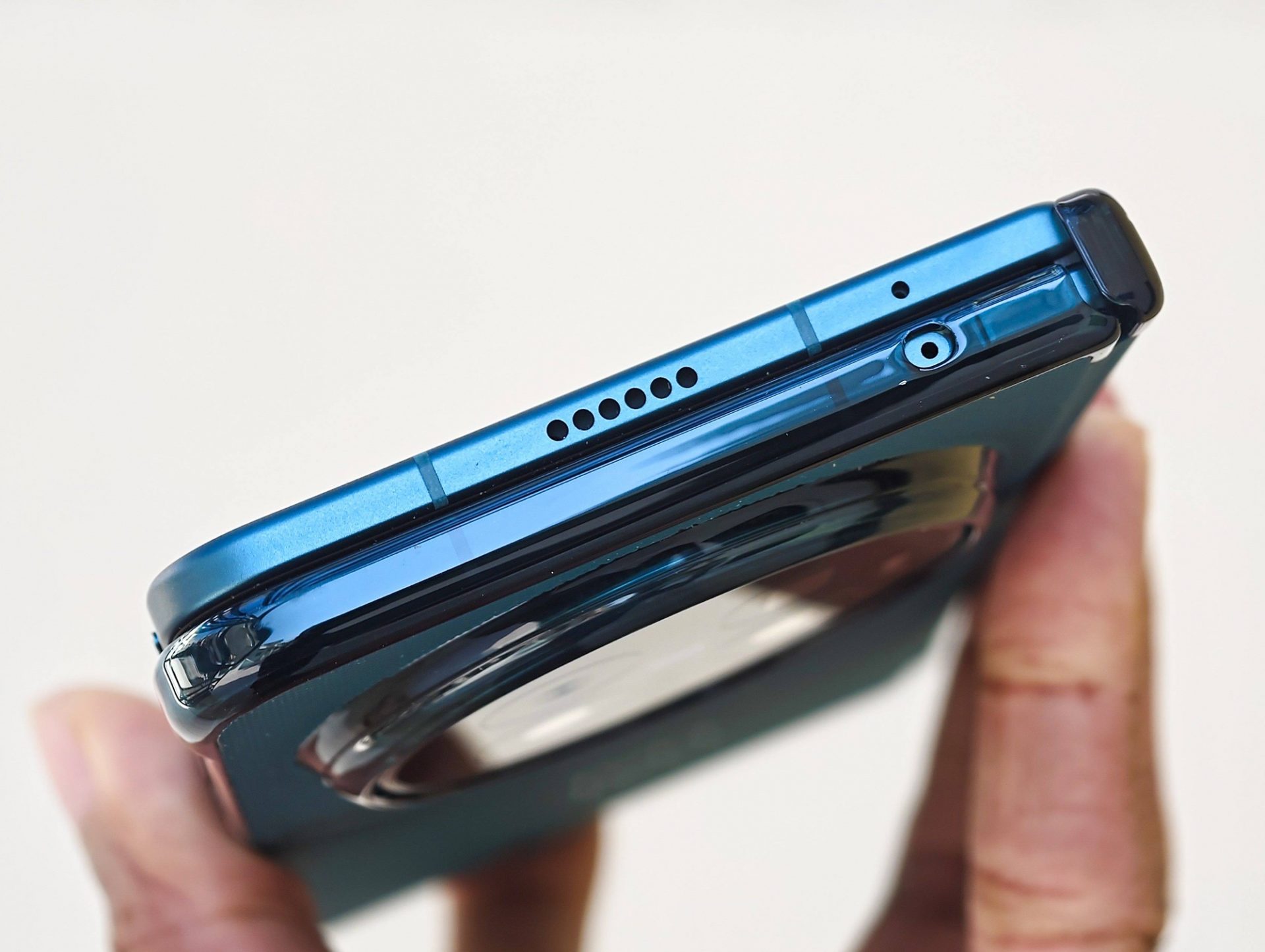 Складной смартфон vivo X Fold6 в цвете Nebula Teal: комплектация, экраны и камеры картинка Смартфон vivo X Fold6: оптика Zeiss и экраны | DGL.RU