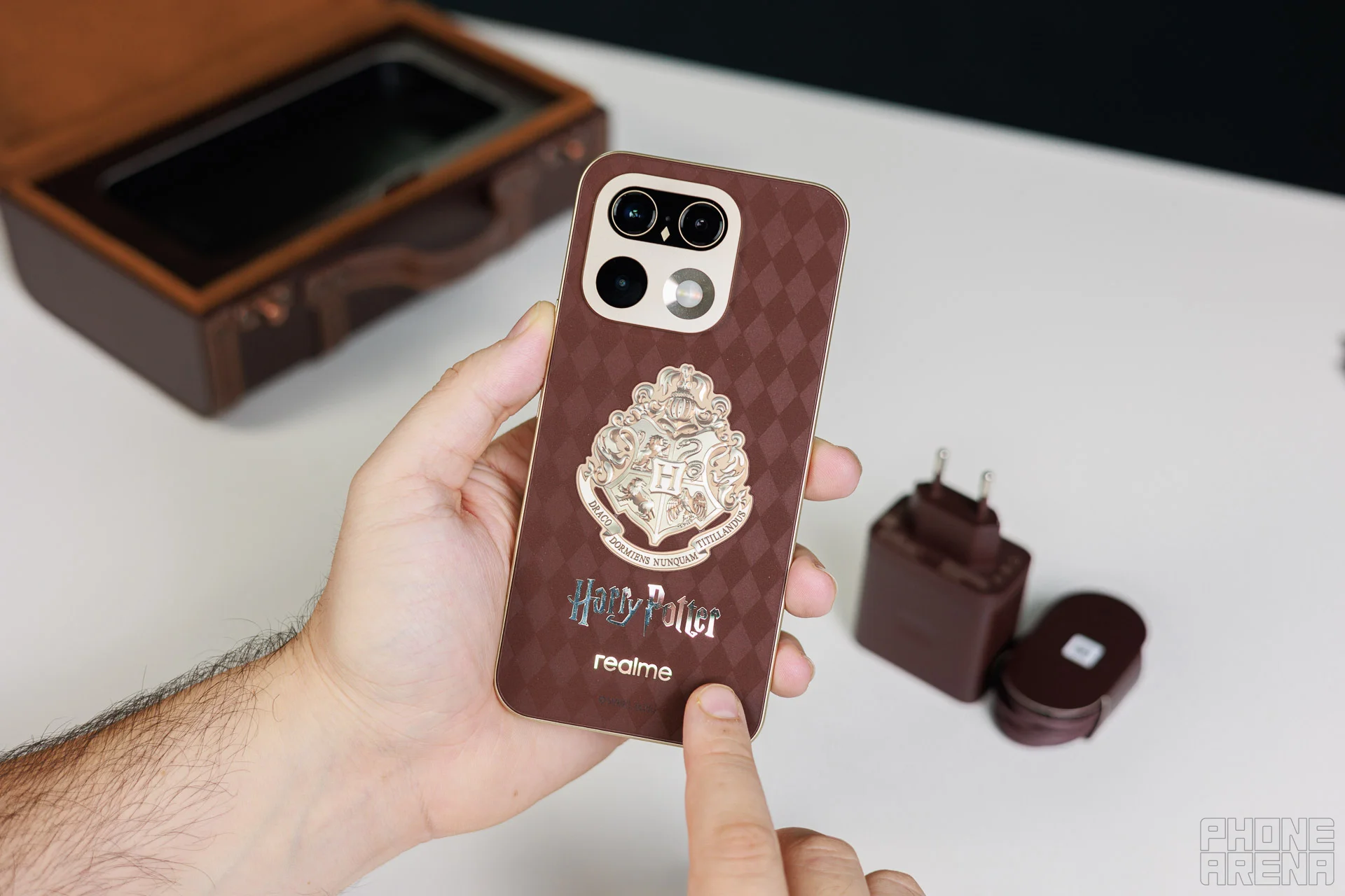 Обзор Realme 16 Pro Harry Potter Edition - лучший для поклонников Гарри Поттера картинка Смартфон Realme 16 Pro Harry Potter Edition | DGL.RU
