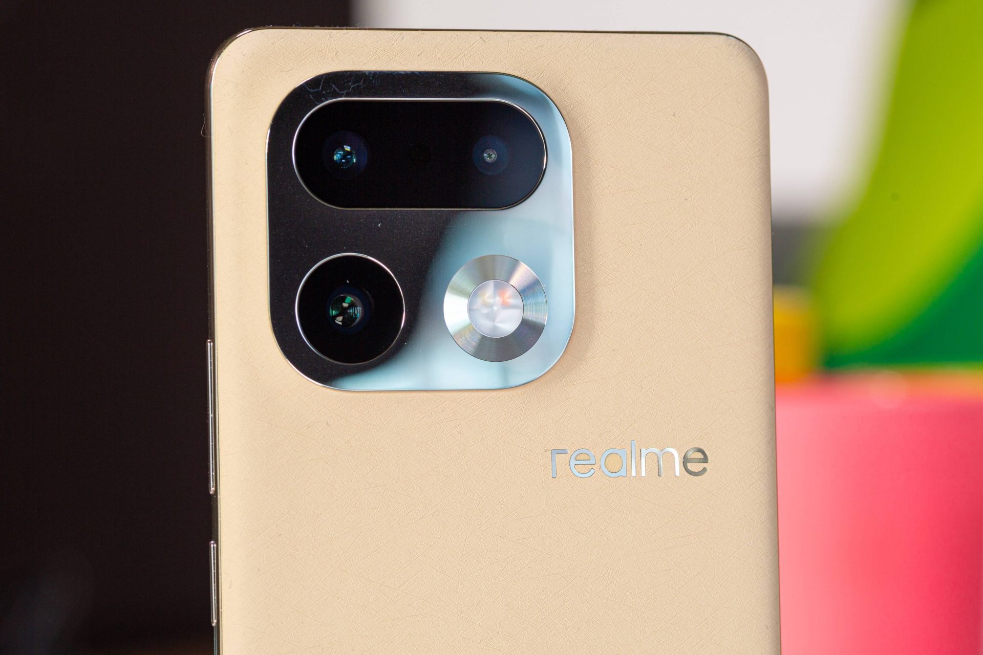 Смартфоны OnePlus 16R и Realme получат экраны на 185 Гц и батареи до 8700 мАч картинка Смартфон OnePlus 16R получит дисплей 185 Гц | DGL.RU