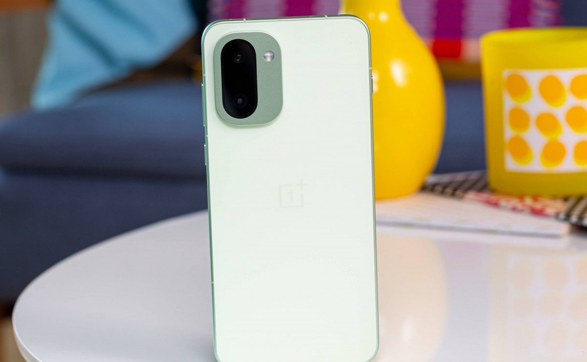 Смартфоны OnePlus 16R и Realme получат экраны на 185 Гц и батареи до 8700 мАч картинка Смартфон OnePlus 16R получит дисплей 185 Гц | DGL.RU