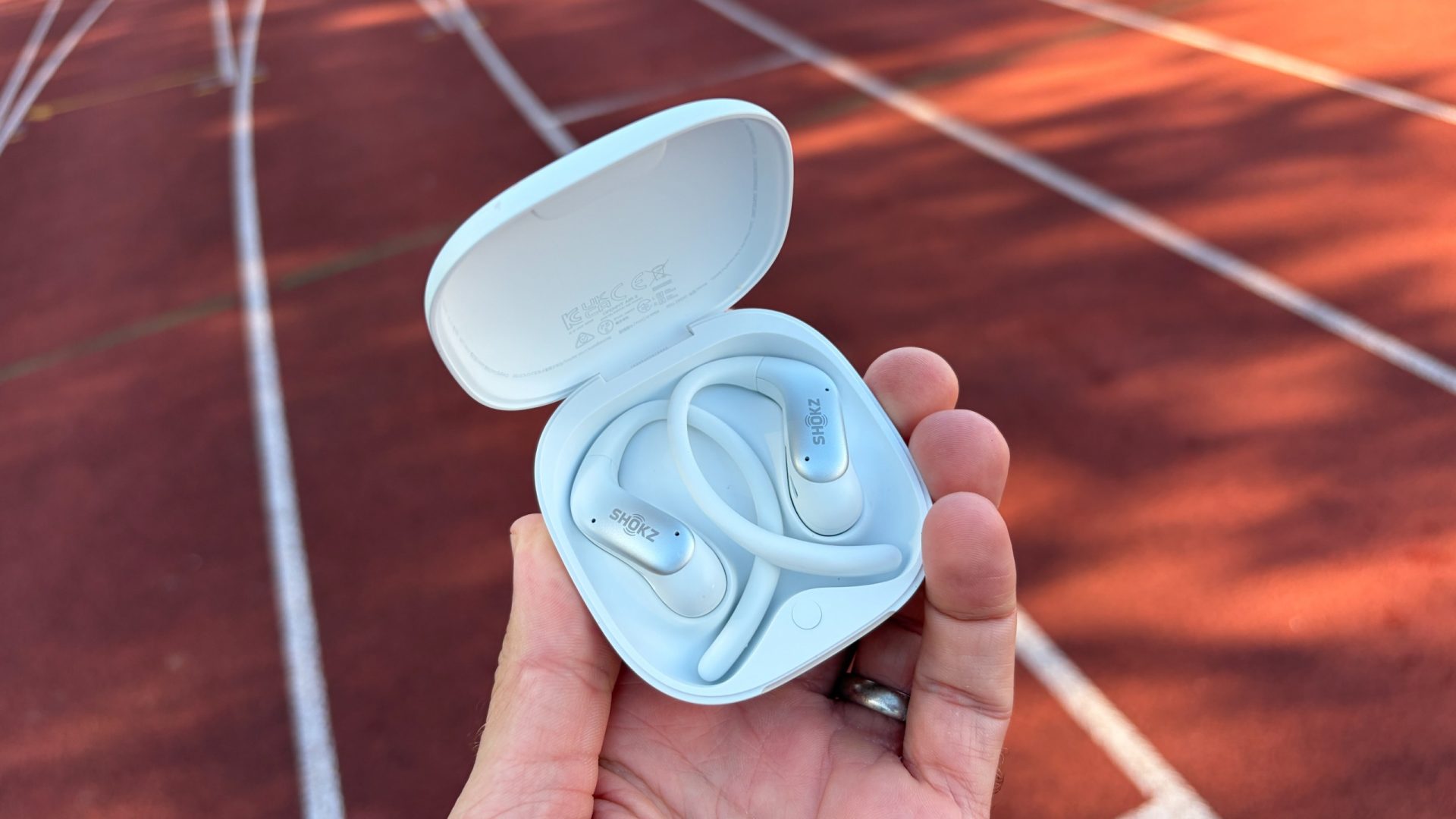 Обзор Shokz OpenFit Air 2 - звук бодрый, но без баса флагманов картинка Спортивные наушники Shokz OpenFit Air 2: обзор | DGL.RU