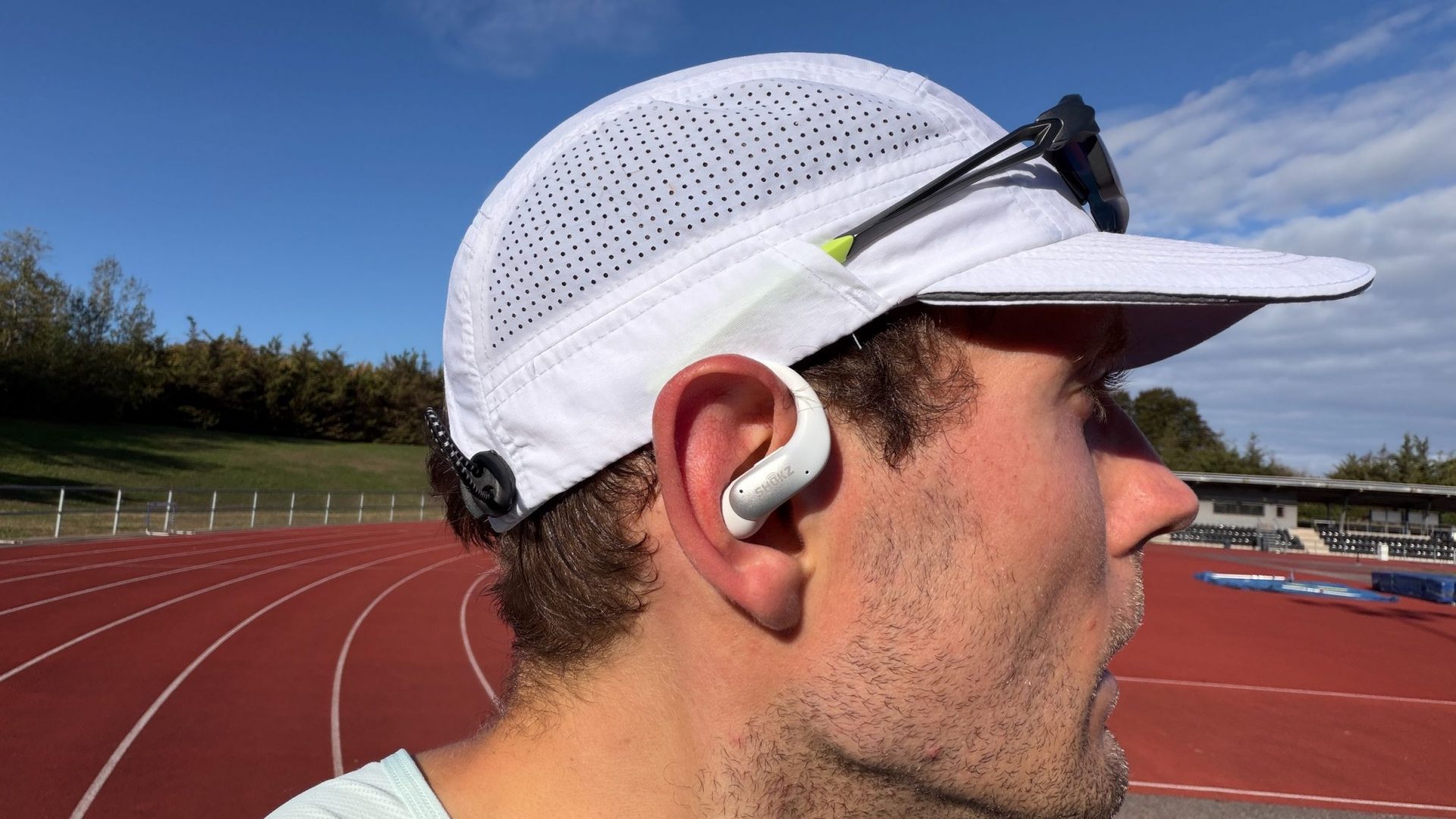 Обзор Shokz OpenFit Air 2 - звук бодрый, но без баса флагманов картинка Спортивные наушники Shokz OpenFit Air 2: обзор | DGL.RU
