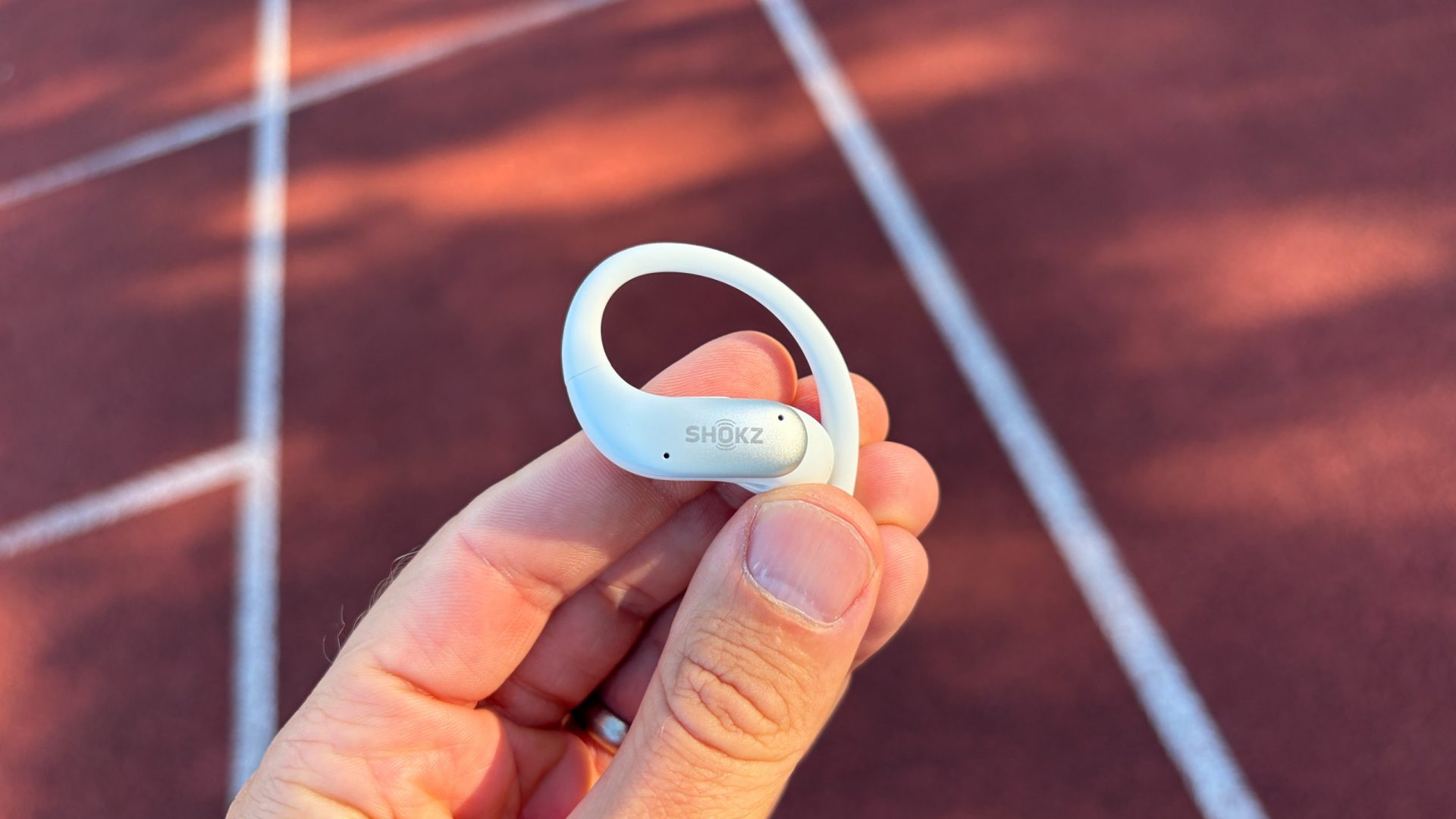Обзор Shokz OpenFit Air 2 - звук бодрый, но без баса флагманов картинка Спортивные наушники Shokz OpenFit Air 2: обзор | DGL.RU