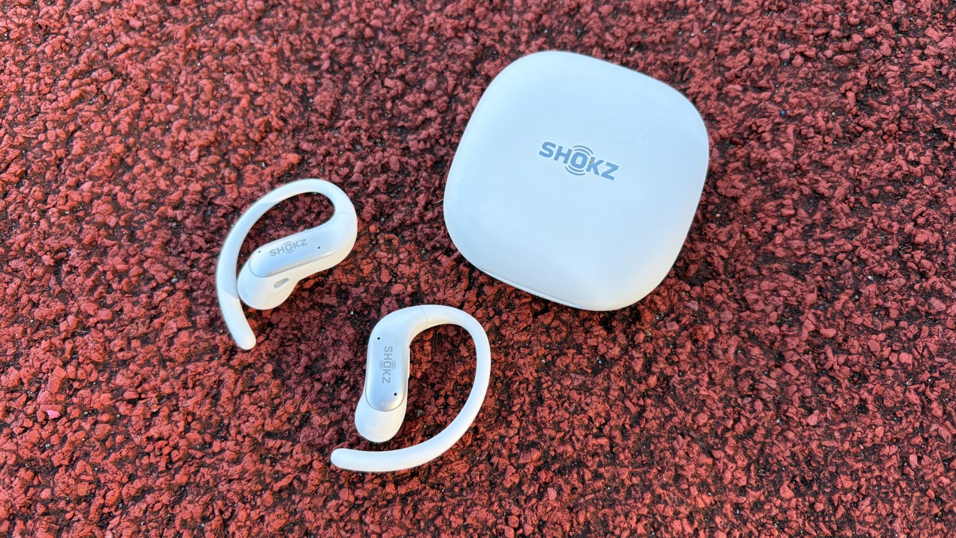 Обзор Shokz OpenFit Air 2 - звук бодрый, но без баса флагманов картинка Спортивные наушники Shokz OpenFit Air 2: обзор | DGL.RU