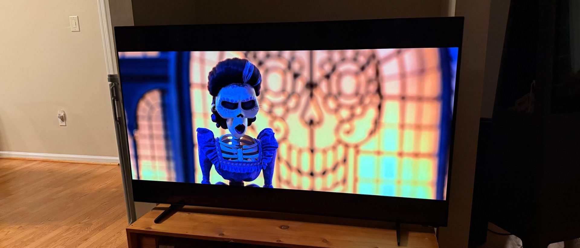 Телевизор Roku Pro Series OLED: тесты качества изображения, звука и сравнение с конкурентами