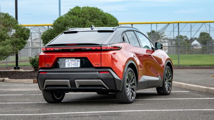 Toyota C-HR 2026: тест-драйв и характеристики | DGL.RU