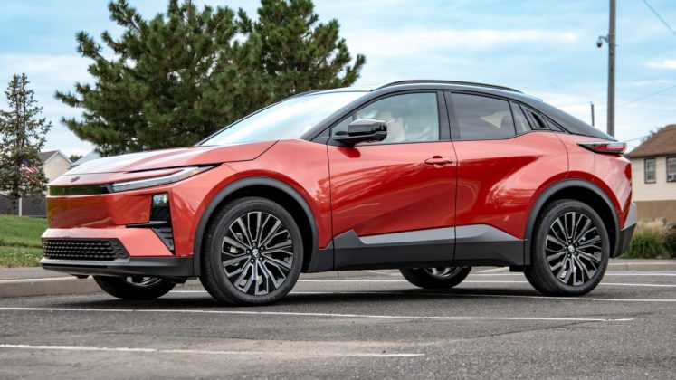 Toyota C-HR 2026: тест-драйв и характеристики | DGL.RU